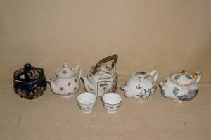 lot 176 image: Tea Pots and Cups