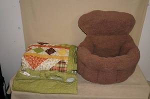 lot 184 image: Dog Bed and Blanket