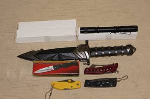 lot 187 image: Knives, Dagger, Flashlights