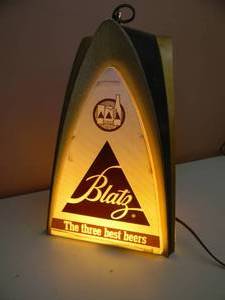 lot 4 image: VINTAGE BLATZ BEER 3 SIDED HANGING LIGHTED MOTION SIGN - WORKS - SEE PICTURES