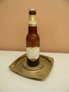 lot 24 image: GRAIN BELT THE FRIENDLY BEER ASHTRAY WITH BOTTLE - SEE PICTURES