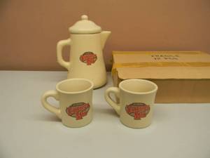 lot 38 image: NOS JACK DANIELS TENNESSE MUD COFFEE POT & 12 MUGS - SEE PICTURES