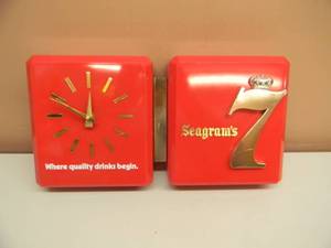 lot 68 image: NEW IN THE BOX - SEAGRAMS 7 CLOCK - SEE PICTURES