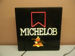 lot 77 image: MICHELOB LIGHTED SIGN - NICE - APPROX 18 BY 18 - SEE PICTURES