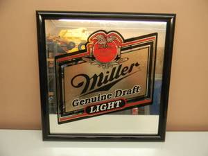 lot 86 image: MILLER GENUINE DRAFT LIGHT MIRROR - APPROX 20 BY 20 - SEE PICTURES