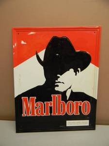 lot 107 image: MARLBORO TIN SIGN - APPROX 22 BY 17 - SEE PICTURES