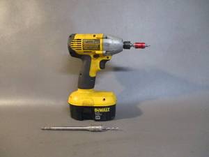lot 2 image: Dewalt Drill