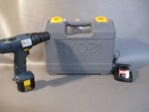 lot 5 image: Ryobi Drill