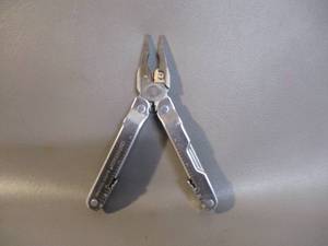 lot 14 image: Leatherman