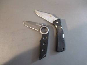 lot 28 image: Foldout Knives