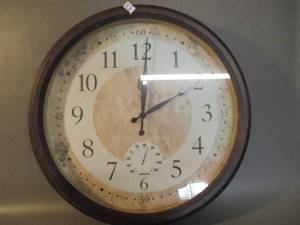 lot 33 image: Clock