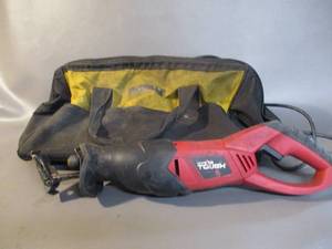 lot 35 image: Dewalt Bag and Reciprocating Saw