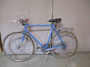 lot 9 image: Vintage Schwinn Bike