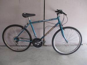 lot 25 image: Rockslide Huffy Bike