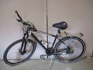 lot 61 image: Specialized Crosstrail Bike