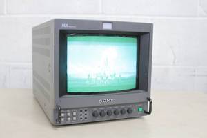 lot 77 image: Sony Portable PVM-8044Q Retro Gaming CRT Color Video Monitor