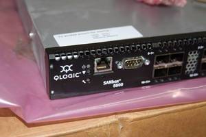 lot 72 image: Q-Logic SANbox 5800 8-Port Fiber  Fibre Channel Stack Switch & Accessories