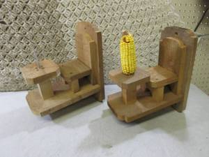 lot 16 image: 2 Corn Cob Squirl Feeders  RM5...