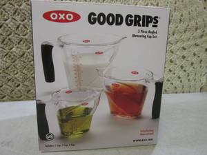 lot 22 image: Good Grips 3pc Angled Measuring Cup...