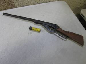 lot 92 image: Vintage Daisy BB Gun with BBs  RMD...