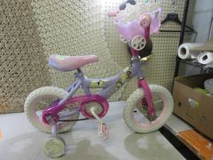 lot 110 image: Girls Huffy 12 Once Upon A Time Bi...