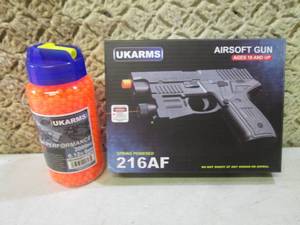 lot 117 image: Pistol Airsoft Gun with Bottle of 2...