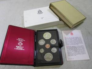 lot 140 image: 1976 Royal Canadian Mint Coin Set  ...