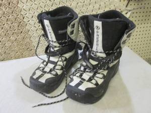 lot 195 image: FreeRide Snow Boots with Thinsulate...