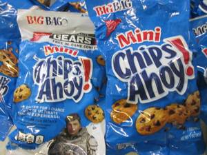 lot 249 image: 24 Bags of Mini Chips Ahoy Cookies ...