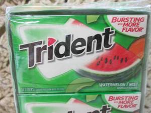 lot 264 image: 12 Packs of Trident Watermelon Twis...