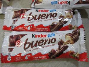 lot 284 image: 24 Kinder Bueno Chocolate Bars Past...