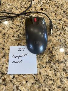 lot 525 image: Computer keyboard and 2 mice