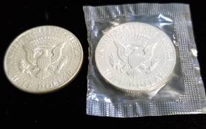 2 KENNEDY SILVER HALF DOLLARS 1964 1-AU 1-PROOF