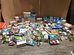 Lot with assorted lightning and lightning accesories review pictures