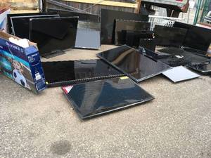 Large Lot of assorted TVS for Parts
