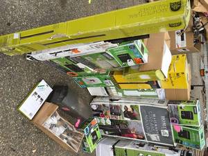 Pallet with assorted Mailboxes Customer Returns