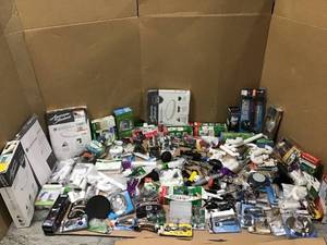 ASSORTED MIX BOX WITH BATHROOM SUPPLIESAPPLIANCES SEE PICS