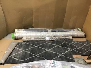 ASSORTED PALLET WITH RUGSFLOOR MATS SEE PICS