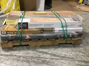 ASSORTED MIX PALLET WITH FLOORING SEE PICS
