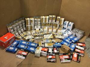 ASSORTED MIXED PALLET OF LIGHTING ACCESSORIES SEE PICS
