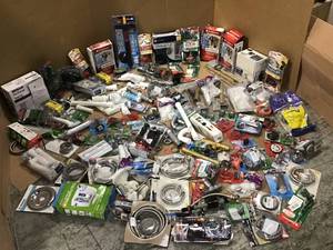ASSORTED MIXED PALLET WITH BATHROOM SUPPLIESACCESSORIES SEE PICS