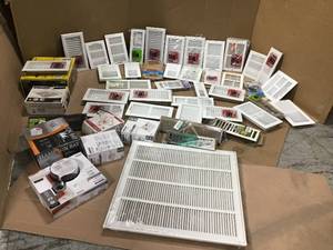 ASSORTED PALLET WITH AIR VENTS AND ACCESSORIES SEE PICS