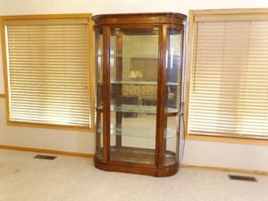 lot 8 image: Large Wood Beveled Glass Lighted and Mirrored Curio Cabinet