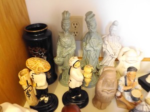 lot 9 image: Large Lot of Asian Themed Decor