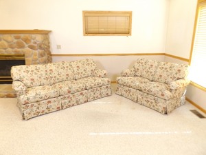 lot 11 image: Like NEW Flexsteel Sofa and Loveseat Set