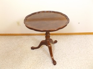 lot 18 image: Round Bombay Company Wood Folding Table