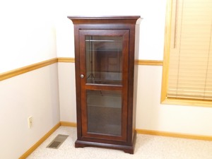 lot 21 image: Wood AV Cabinet