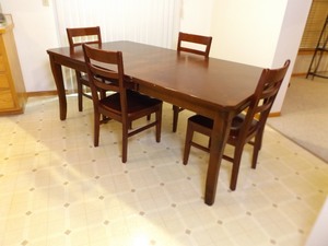 lot 23 image: Greenworld Furniture Wood Dining Room Table and 4 Chairs with a Leaf