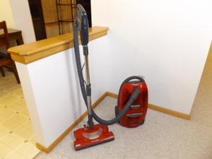 lot 25 image: Newer Kenmore Progressive Vacuum Cleaner