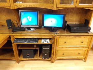 lot 77 image: Turnkey Compaq Pesario Home Computer System